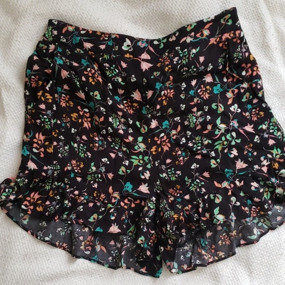 BCBGMaxAzria Pants - NWT Bcbgmaxazria shorts size small